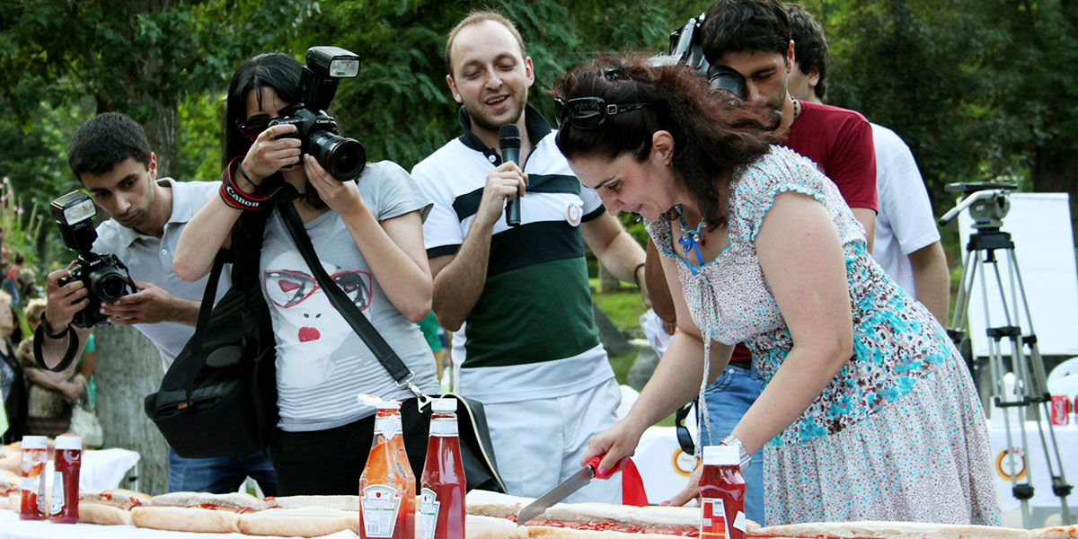 THE LONGEST HOT DOG IN ARMENIA